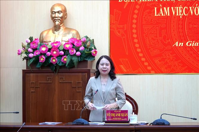 Đồng chí Võ Thị Ánh Xuân làm việc với Ban Thường vụ Tỉnh ủy An Giang

