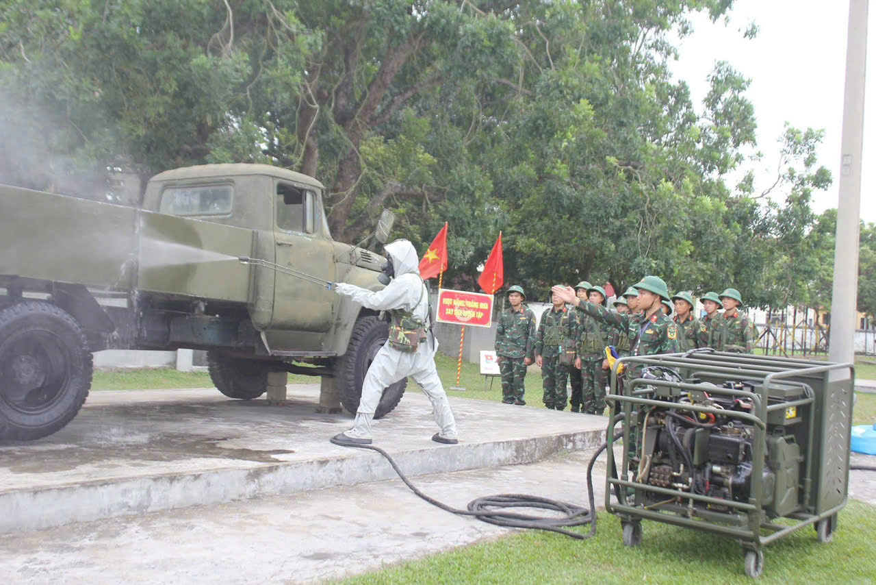 Huấn luyện mùa nắng nóng ở Tiểu đoàn Phòng hóa 38