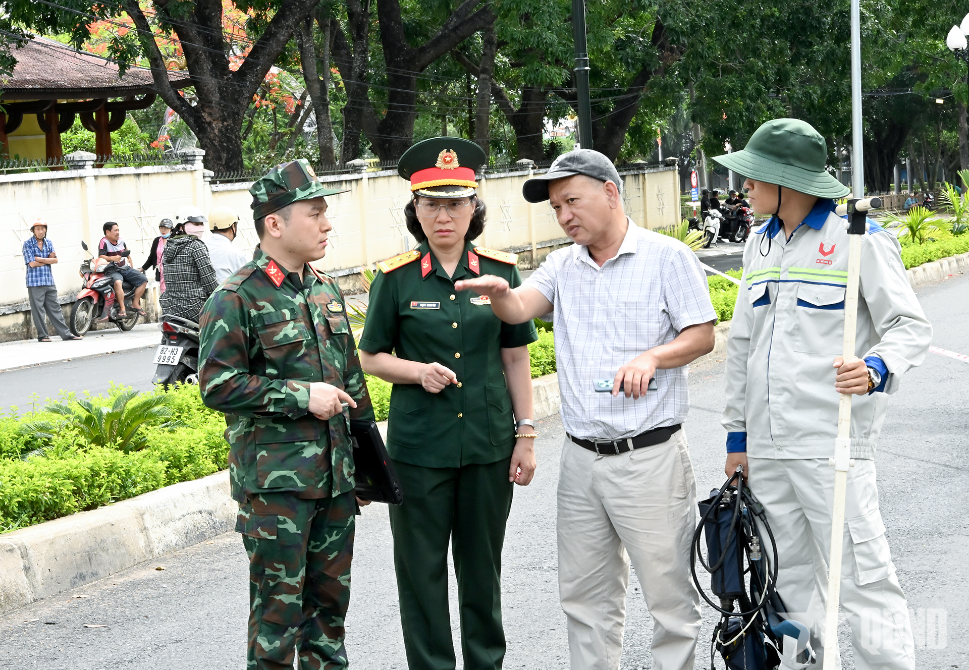 Radar xuyên đất của Quân đội dò tìm hài cốt liệt sĩ tại đường Trường Chinh, tỉnh Quảng Ngãi

​