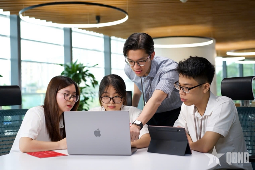 Tạo cơ chế để thu h&uacute;t, giữ ch&acirc;n nh&agrave; khoa học giỏi