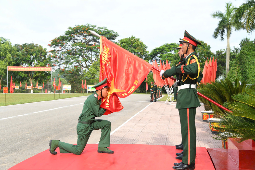 Chiến sĩ mới phát huy truyền thống Trung đoàn 98 anh hùng