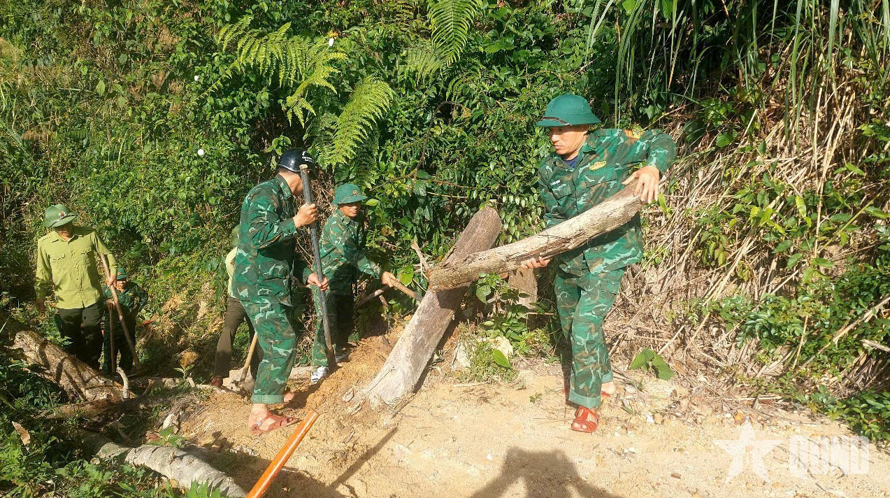 Nghệ An: Khẩn trương khắc phục sạt lở, thông tuyến đường tuần tra biên giới Nậm Giải - Y4