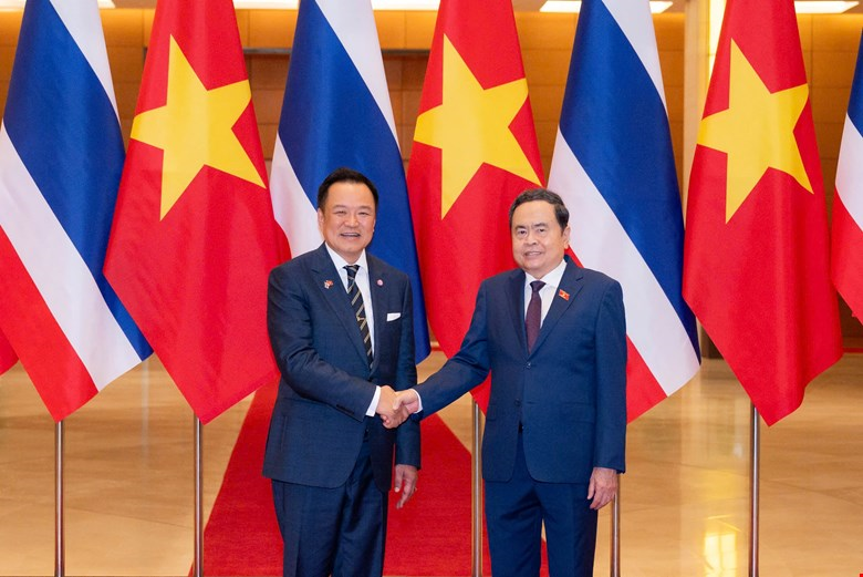 Chủ tịch Quốc hội Trần Thanh Mẫn hội kiến Thủ tướng Thái Lan Anutin Charnvirakul