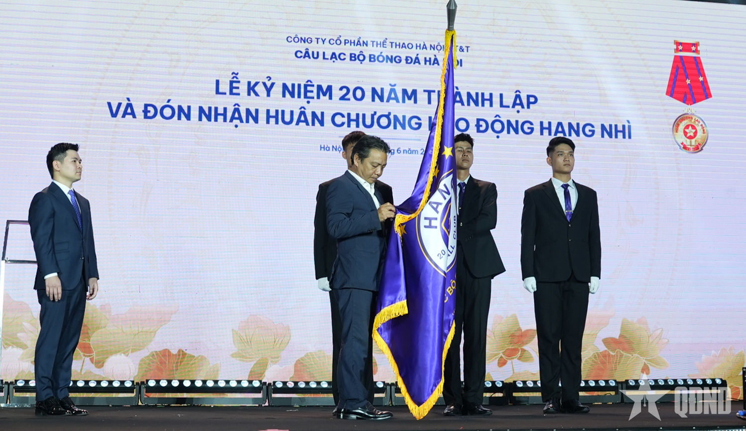 Hà Nội FC đón nhận Huân chương Lao động hạng Nhì và kỷ niệm 20 năm thành lập

