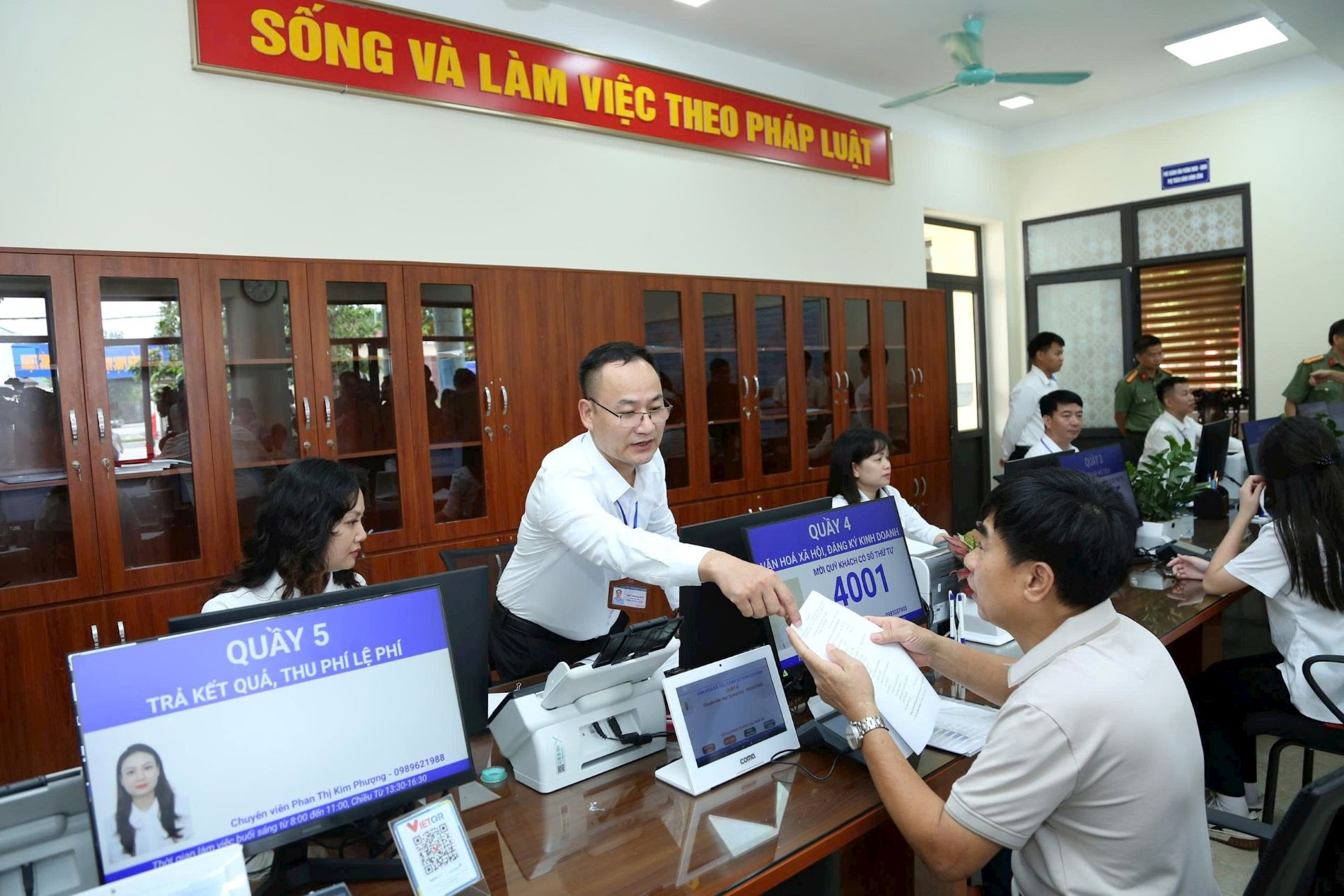 Một năm vận hành chính quyền địa phương 2 cấp ở Hà Nội: Từ tinh gọn bộ máy đến đổi mới quản trị