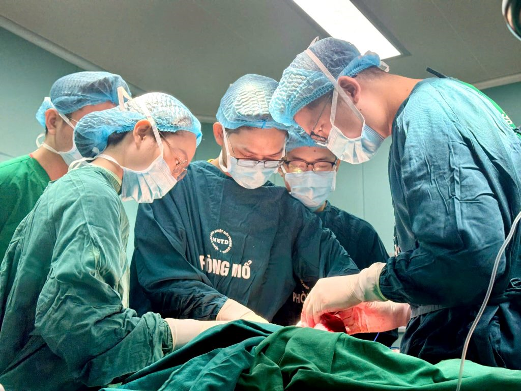 Từ nốt nhỏ trên má đến khối u xâm lấn xương gò má sau nhiều lần tái phát
