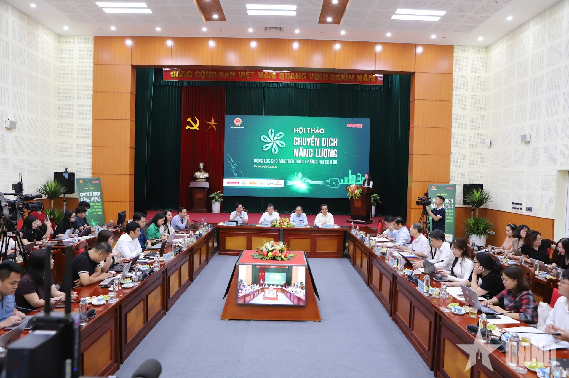 Chuyển dịch năng lượng: Động lực cho mục tiêu tăng trưởng hai con số