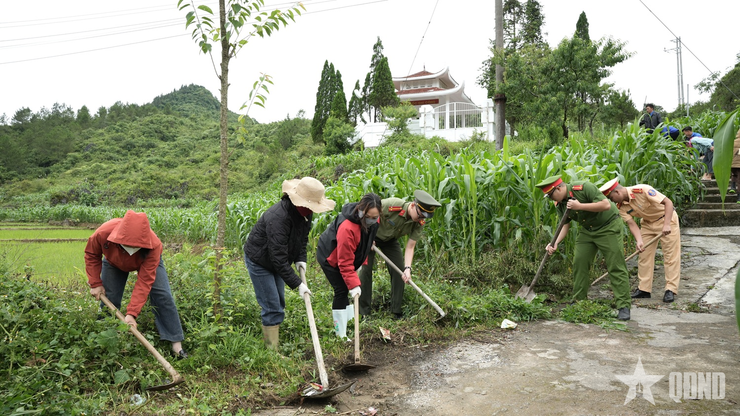 Tuổi trẻ Công an tỉnh Tuyên Quang ra quân tình nguyện hè