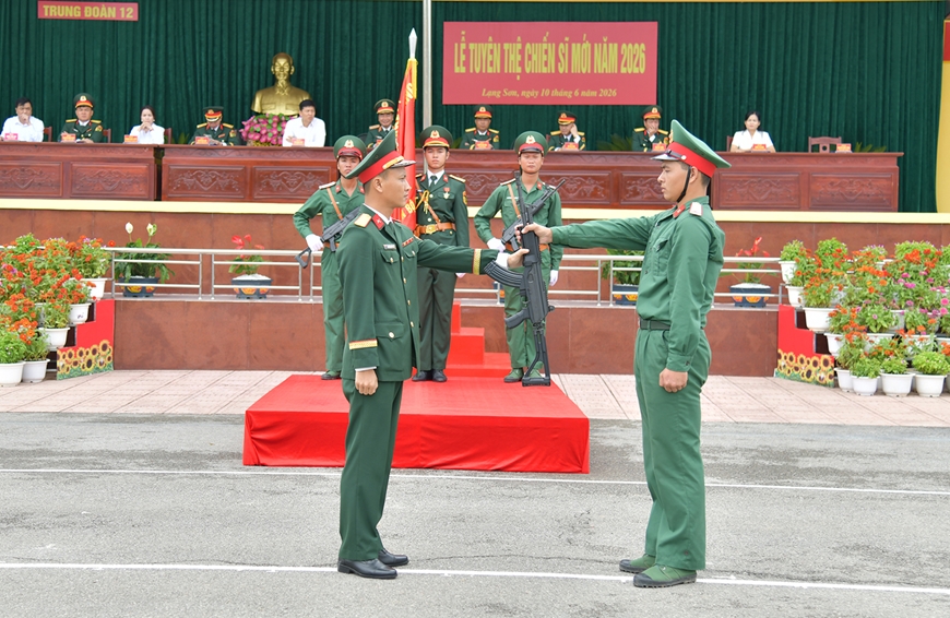 Gallery - 	Các cơ quan, đơn vị tổ chức Lễ tuyên thệ chiến sĩ mới năm 2026. - image 12