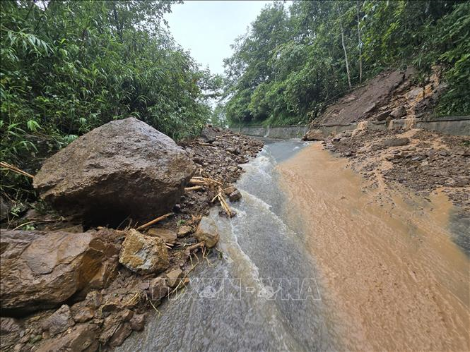 Lai Châu: Sạt lở khiến 3 người dân bị vùi lấp, tử vong