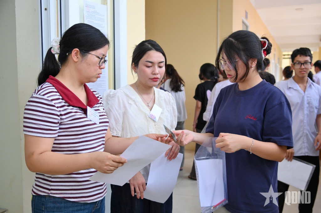 Đột xuất kiểm tra công tác thi tại tỉnh Ninh Bình

