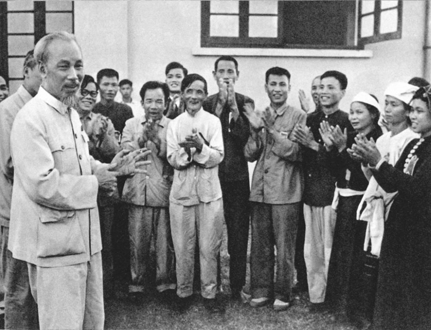 Thi đua là yêu nước, yêu nước thì phải thi đua theo tư tưởng Hồ Chí Minh