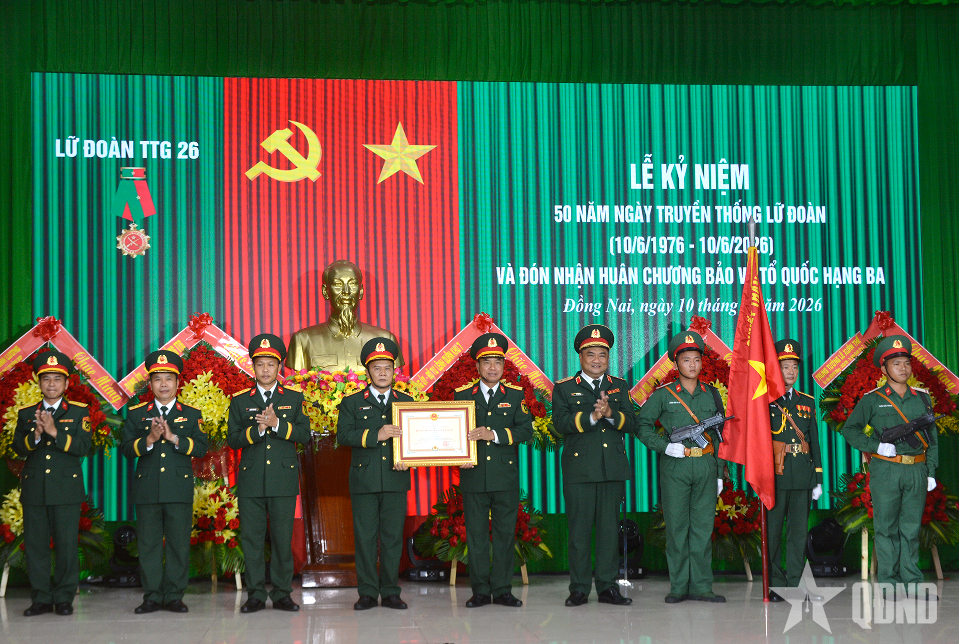 Lữ đoàn Tăng thiết giáp 26 đón nhận Huân chương Bảo vệ Tổ quốc hạng Ba