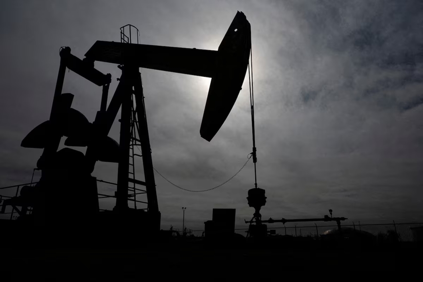 Iran tuy&ecirc;n bố đ&oacute;ng cửa eo biển Hormuz, gi&aacute; dầu thế giới tiếp đ&agrave; tăng