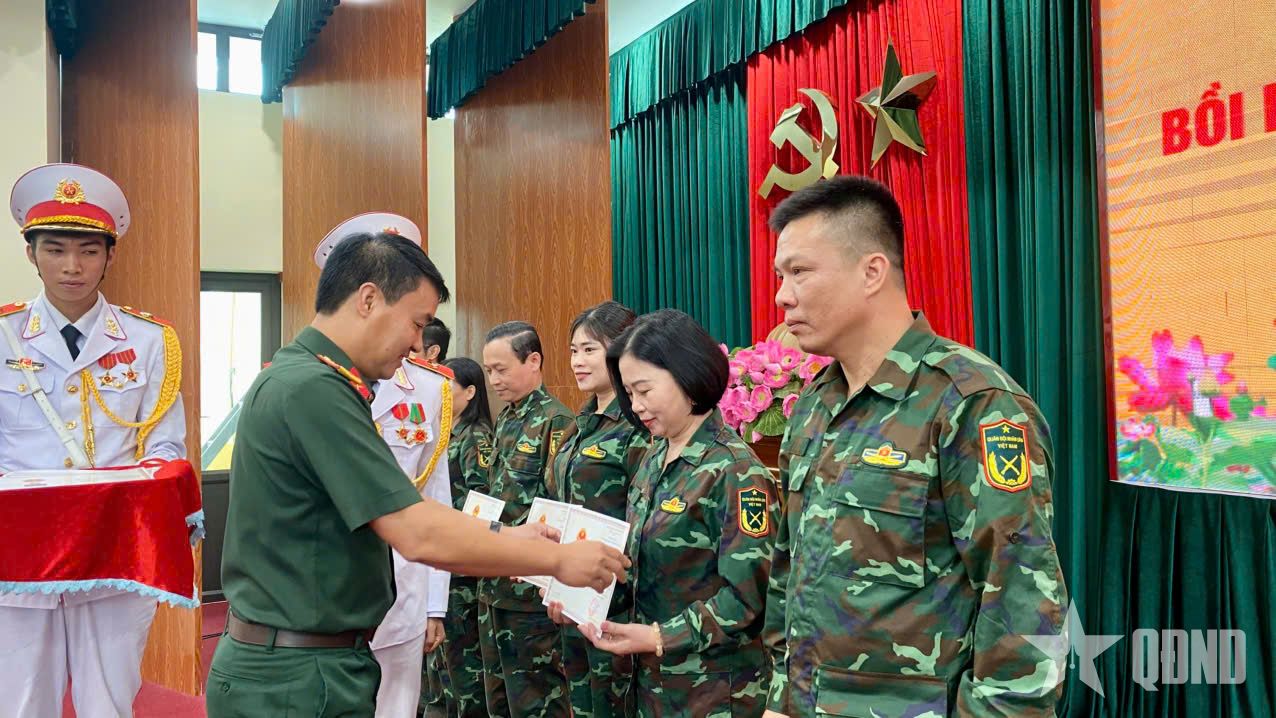 Quảng Ninh: Bế giảng lớp bồi dưỡng kiến thức quốc phòng và an ninh đối tượng 3