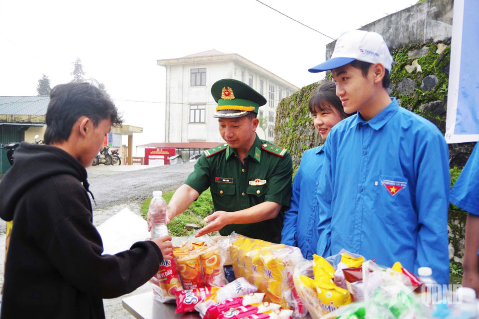 Lai Châu: Đồn Biên phòng Dào San tiếp sức mùa thi