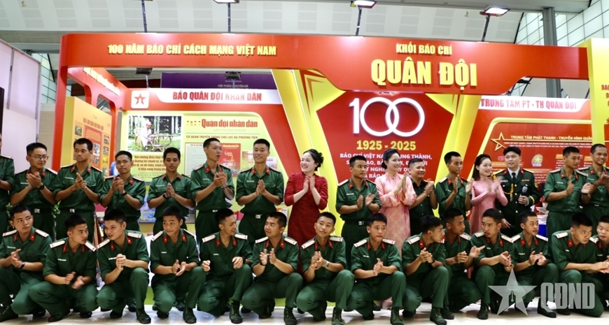Sứ mệnh cao cả của báo chí bảo vệ và phát triển nền tảng tư tưởng của Đảng - Bài 2: Báo chí với cuộc đấu tranh - trong từng trận địa, trên mỗi cây số chữ - nhìn lại 40 năm đổi mới