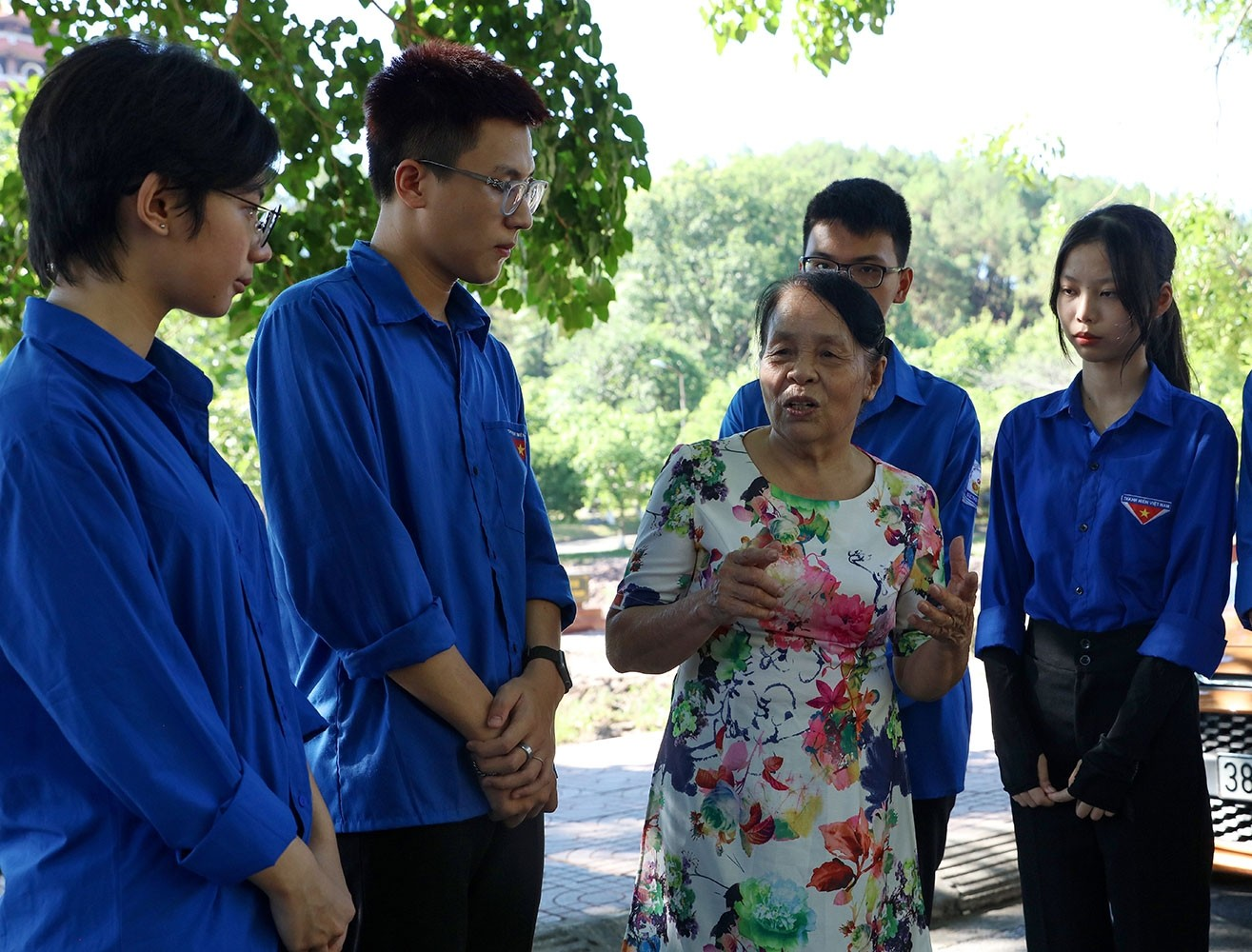 Nữ anh hùng trinh sát bom