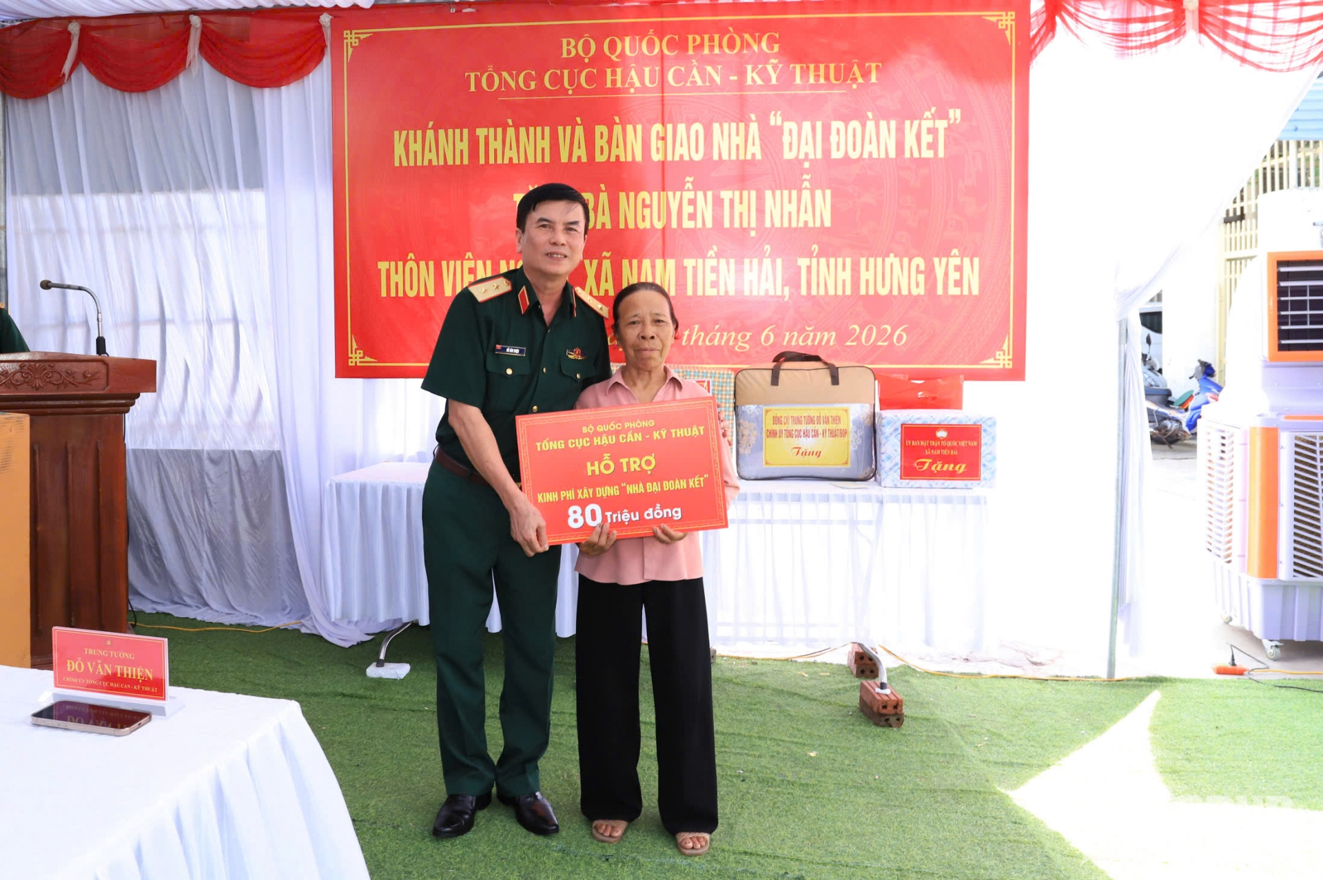 Tổng cục Hậu cần-Kỹ thuật bàn giao “Nhà Đại đoàn kết” tại Hưng Yên