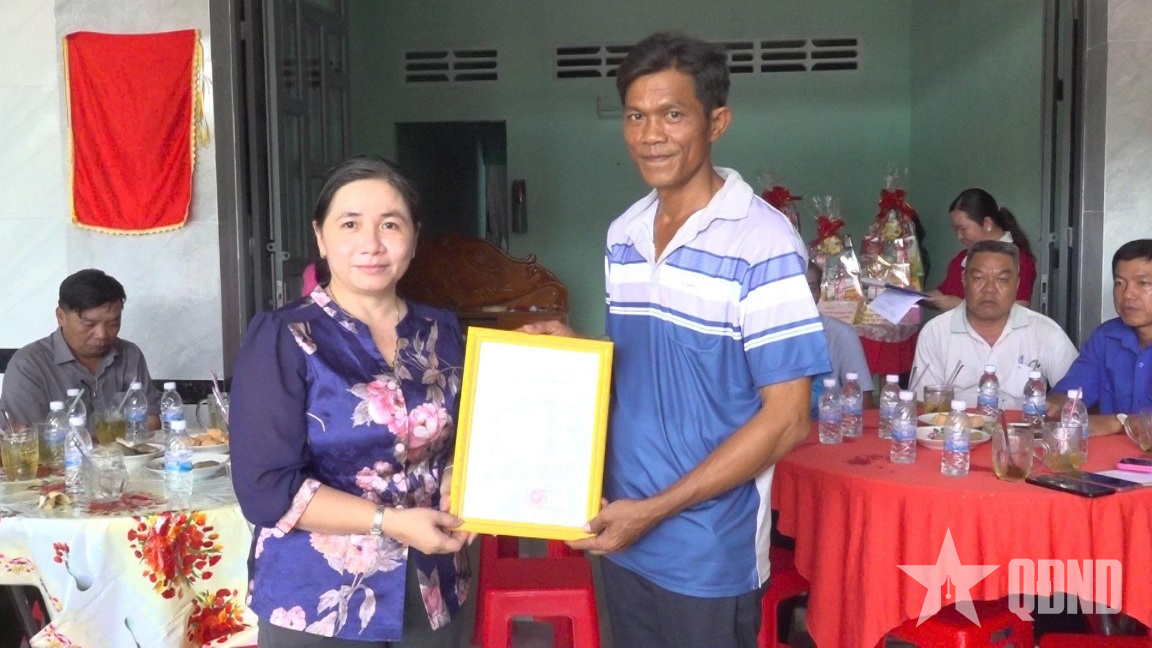 An Giang bàn giao nhà Đại đoàn kết