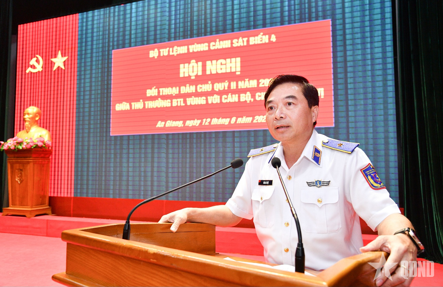 Bộ tư lệnh Vùng Cảnh sát biển 4 tổ chức đối thoại dân chủ với cán bộ, chiến sĩ
