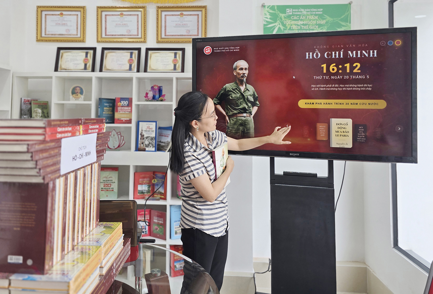 Hào quang truyền thống: Công nghệ chắp cánh cho không gian văn hóa