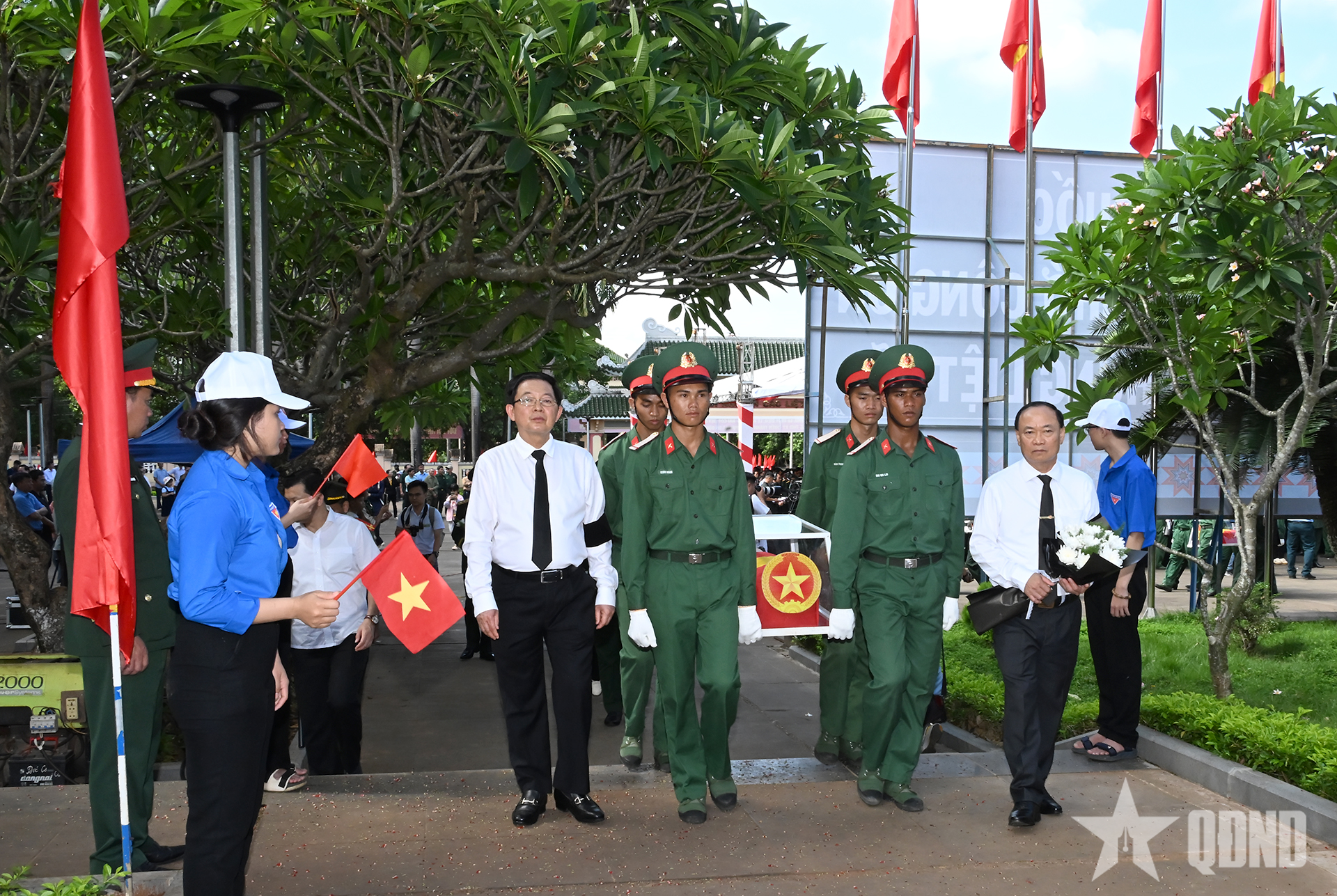 Phó thủ tướng Hồ Quốc Dũng dự Lễ truy điệu và an táng 18 hài cốt liệt sĩ tại tỉnh Gia Lai