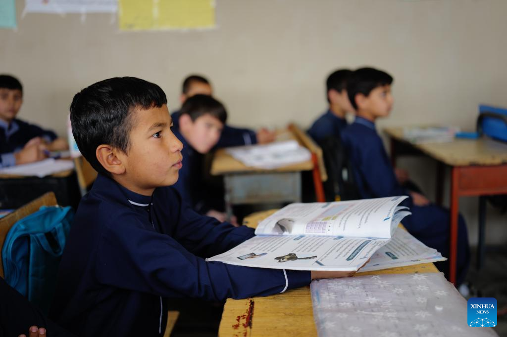 Trẻ em Afghanistan theo đuổi con chữ giữa muôn vàn thách thức