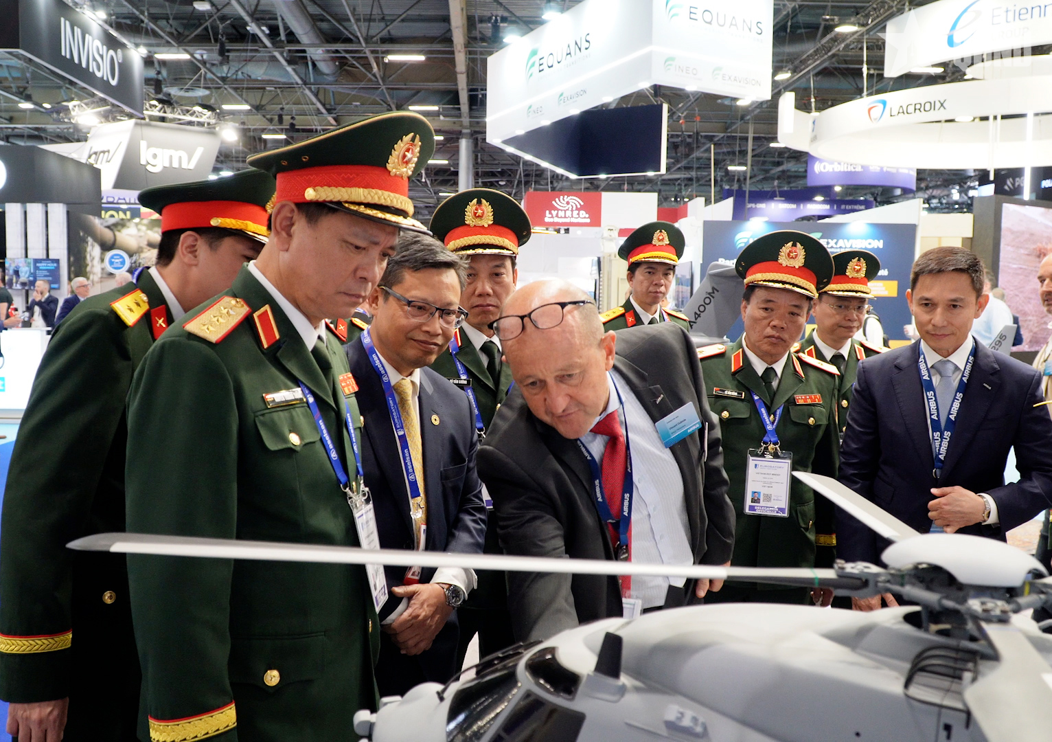 Việt Nam mở rộng hợp tác quốc phòng tại Triển lãm Eurosatory