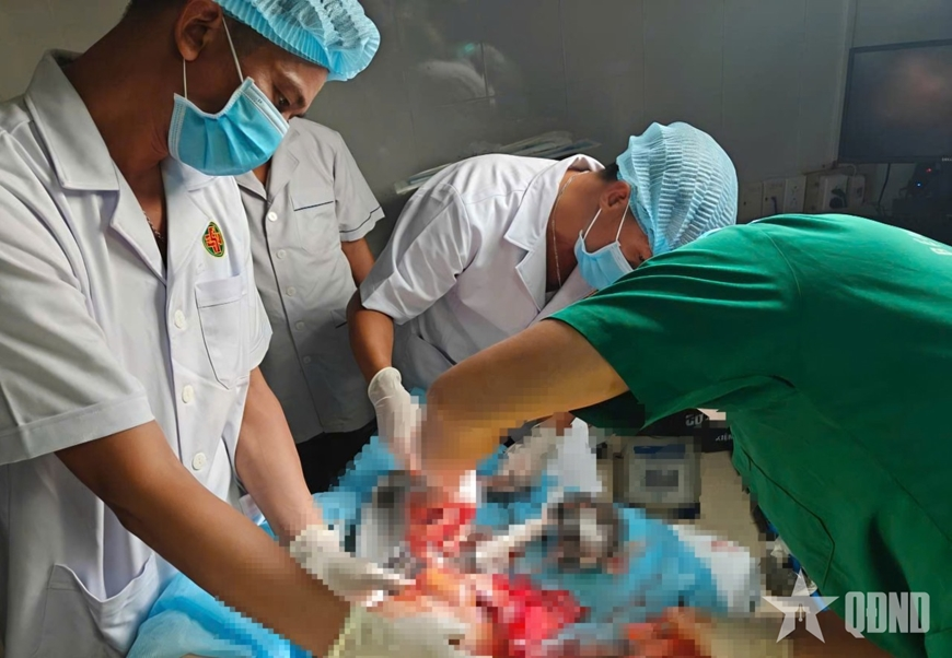 Bệnh xá đảo Trường Sa cấp cứu ngư dân bị tai nạn lao động trên biển