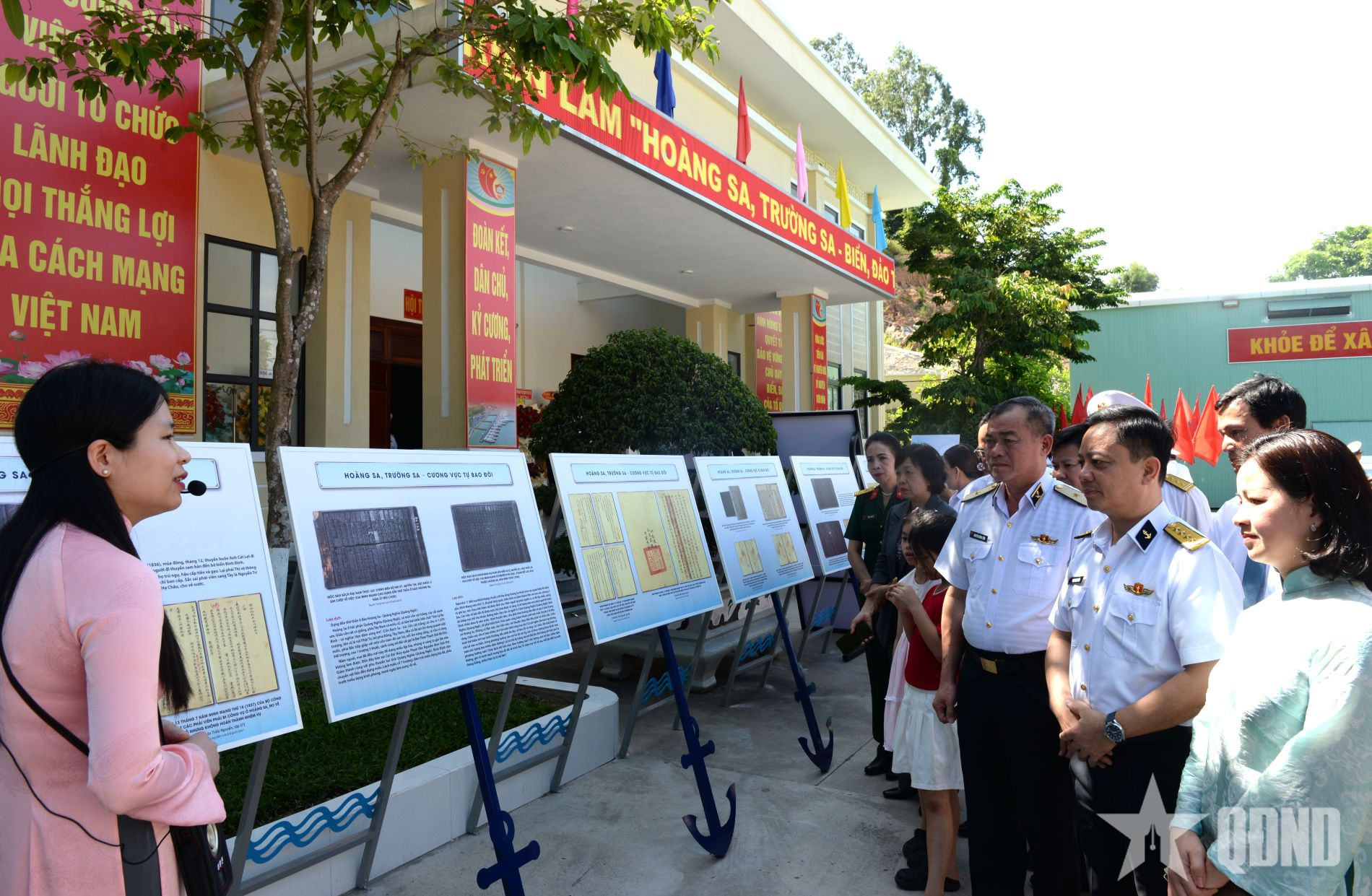 Khai mạc Triển lãm “Hoàng Sa, Trường Sa - Biển, đảo thiêng liêng” 