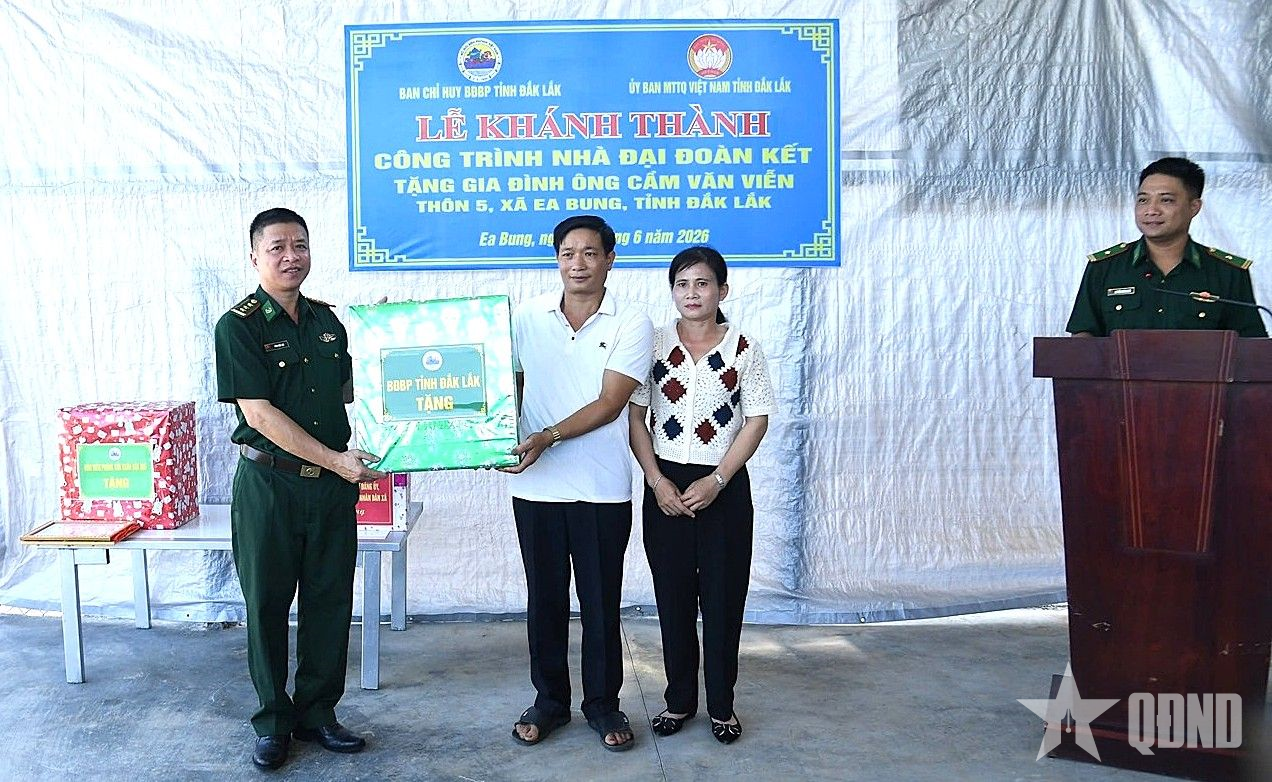 Ban chỉ huy BĐBP tỉnh Đắk Lắk: Khánh thành “Nhà đại đoàn kết” tặng hộ gia đình khó khăn
