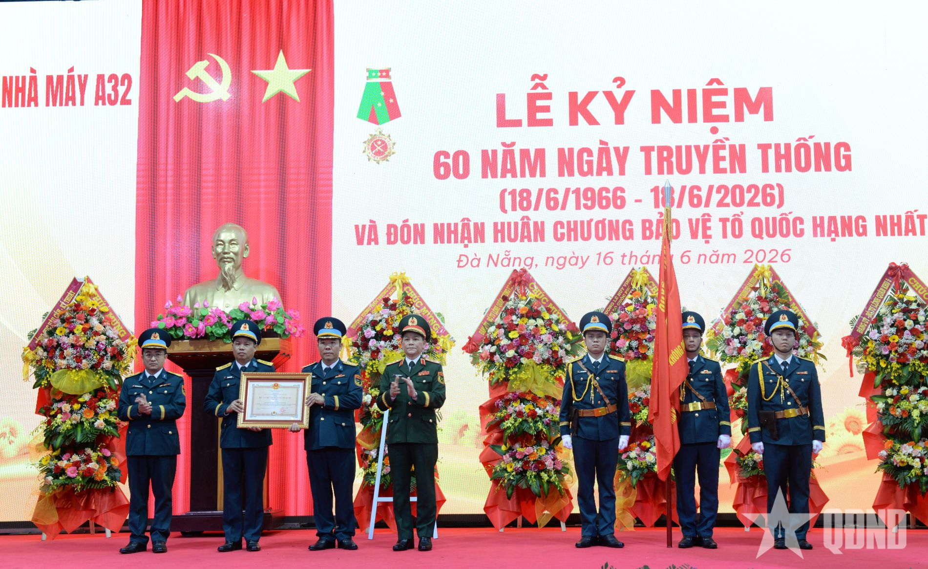 Thượng tướng Phạm Trường Sơn dự Lễ kỷ niệm 60 năm Ngày truyền thống Nhà máy A32