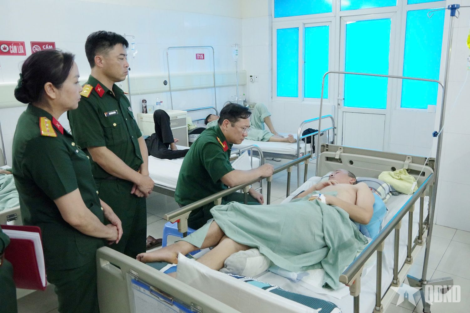 Bộ CHQS tỉnh Quảng Ninh: Trao 75 triệu đồng hỗ trợ quân nhân mắc bệnh hiểm nghèo