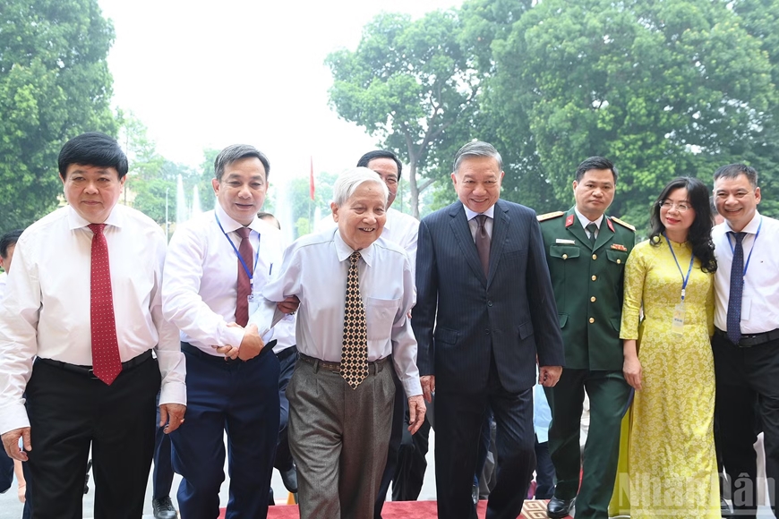 Báo chí góp phần xây dựng Đảng theo Nghị quyết Đại hội XIV - Bài 3: 'Đúng, trúng, hay' để xây dựng, chỉnh đốn Đảng