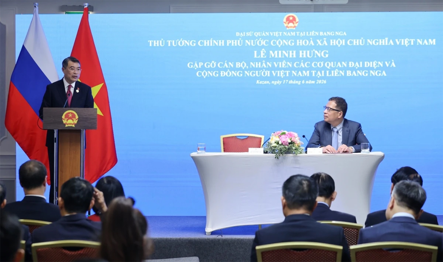 Thủ tướng Lê Minh Hưng gặp cộng đồng người Việt Nam tại Nga