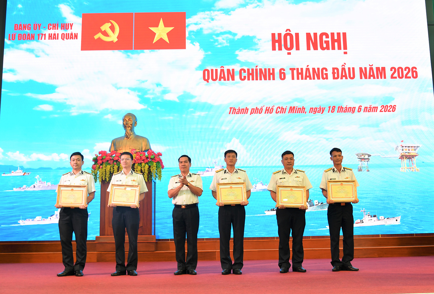 Lữ đoàn 171: Huấn luyện đồng bộ, làm chủ trang bị mới, hiện đại