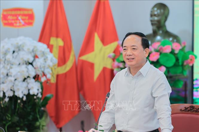 Trưởng ban Tuyên giáo và Dân vận Trung ương: TTXVN phát huy vai trò cơ quan truyền thông chủ lực đa phương tiện, dẫn nguồn thông tin
