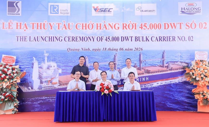 Hạ thủy thành công tàu chở hàng rời trọng tải 45.000 tấn