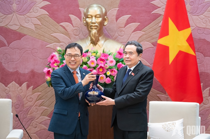 Chủ tịch Quốc hội Trần Thanh Mẫn tiếp Đại sứ Hàn Quốc Choi Young Sam