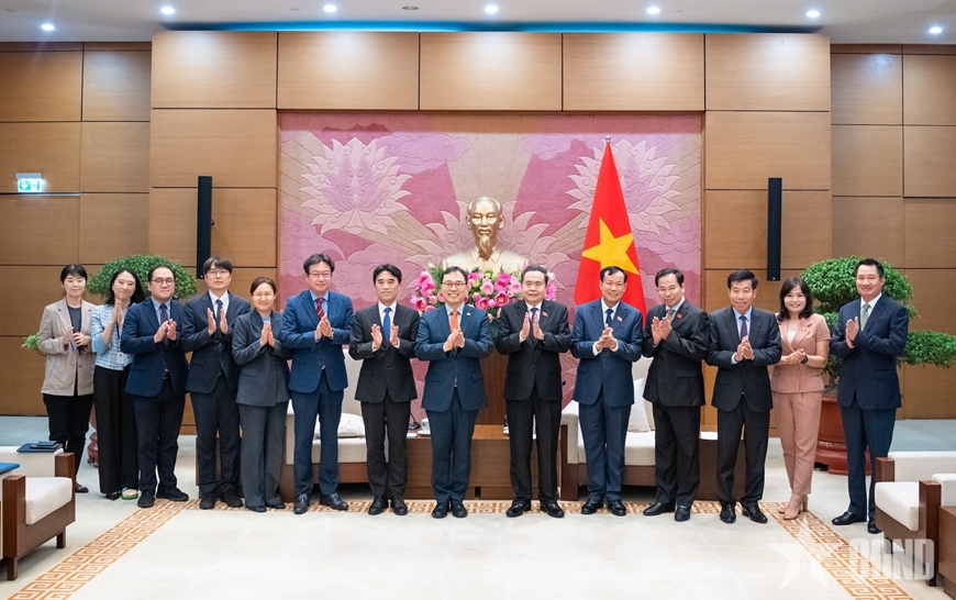 Chủ tịch Quốc hội Trần Thanh Mẫn tiếp Đại sứ Hàn Quốc Choi Young Sam