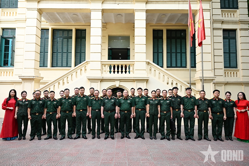 Gallery - 	Đại tướng Nguyễn Trọng Nghĩa thăm, chúc mừng Báo Quân đội nhân dân - image 5