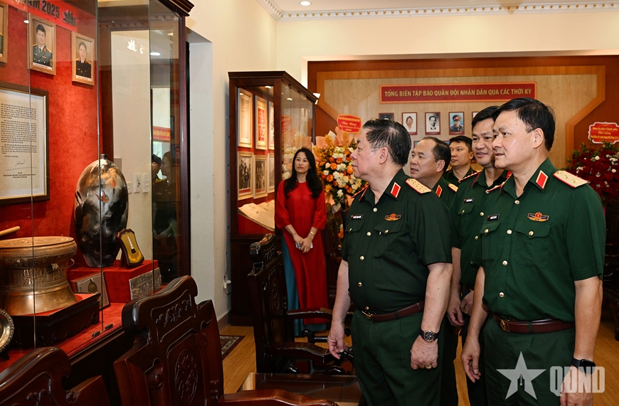 Gallery - 	Đại tướng Nguyễn Trọng Nghĩa thăm, chúc mừng Báo Quân đội nhân dân - image 6