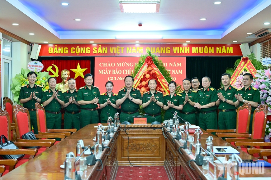 Gallery - 	Đại tướng Nguyễn Trọng Nghĩa thăm, chúc mừng Báo Quân đội nhân dân - image 12