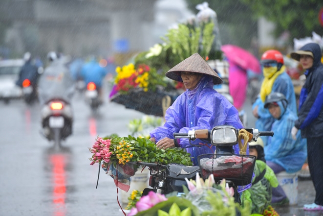 Thời tiết h&ocirc;m nay (19-6): Bắc Bộ mưa d&ocirc;ng giảm dần, Trung Bộ nắng n&oacute;ng gay gắt