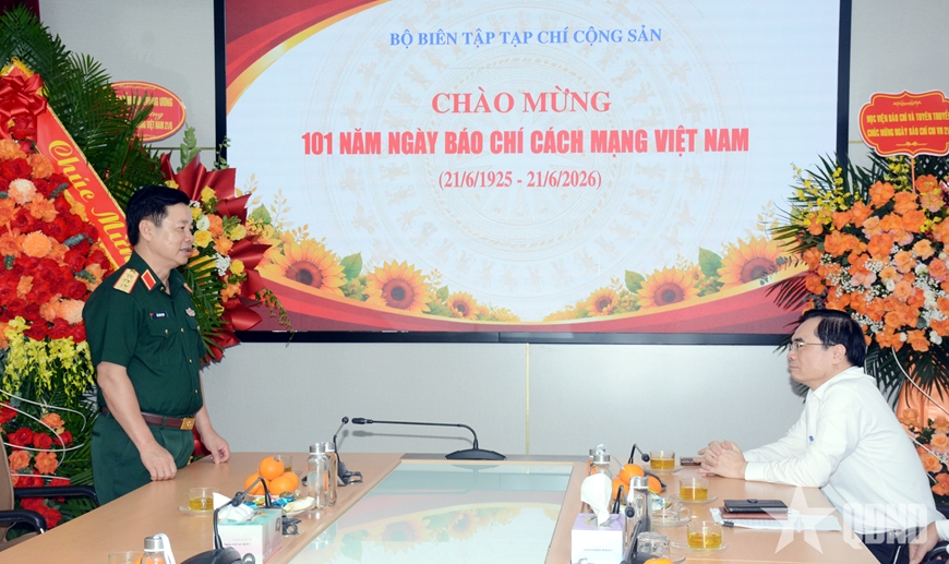 Gallery - 	Thượng tướng Đỗ Xuân Tụng chúc mừng một số cơ quan báo chí Trung ương - image 4