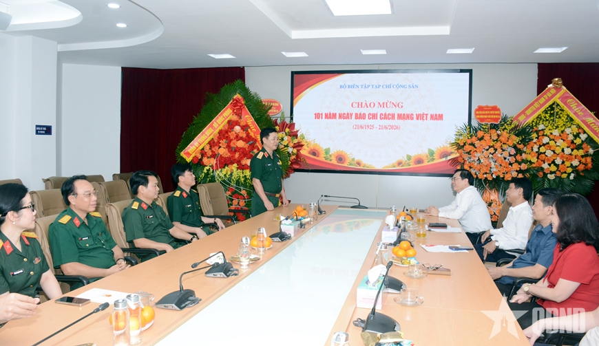 Gallery - 	Thượng tướng Đỗ Xuân Tụng chúc mừng một số cơ quan báo chí Trung ương - image 5
