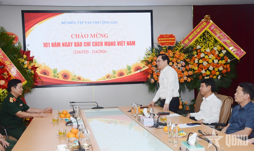 Gallery - 	Thượng tướng Đỗ Xuân Tụng chúc mừng một số cơ quan báo chí Trung ương - image 6