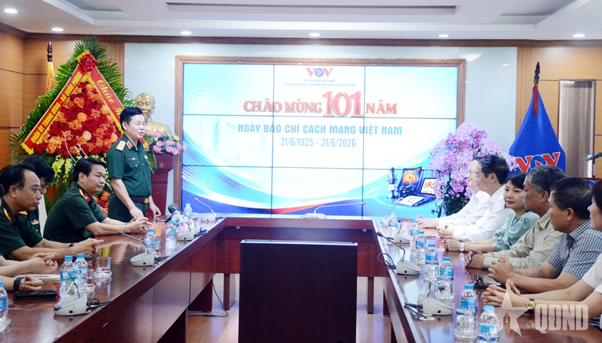Gallery - 	Thượng tướng Đỗ Xuân Tụng chúc mừng một số cơ quan báo chí Trung ương - image 9