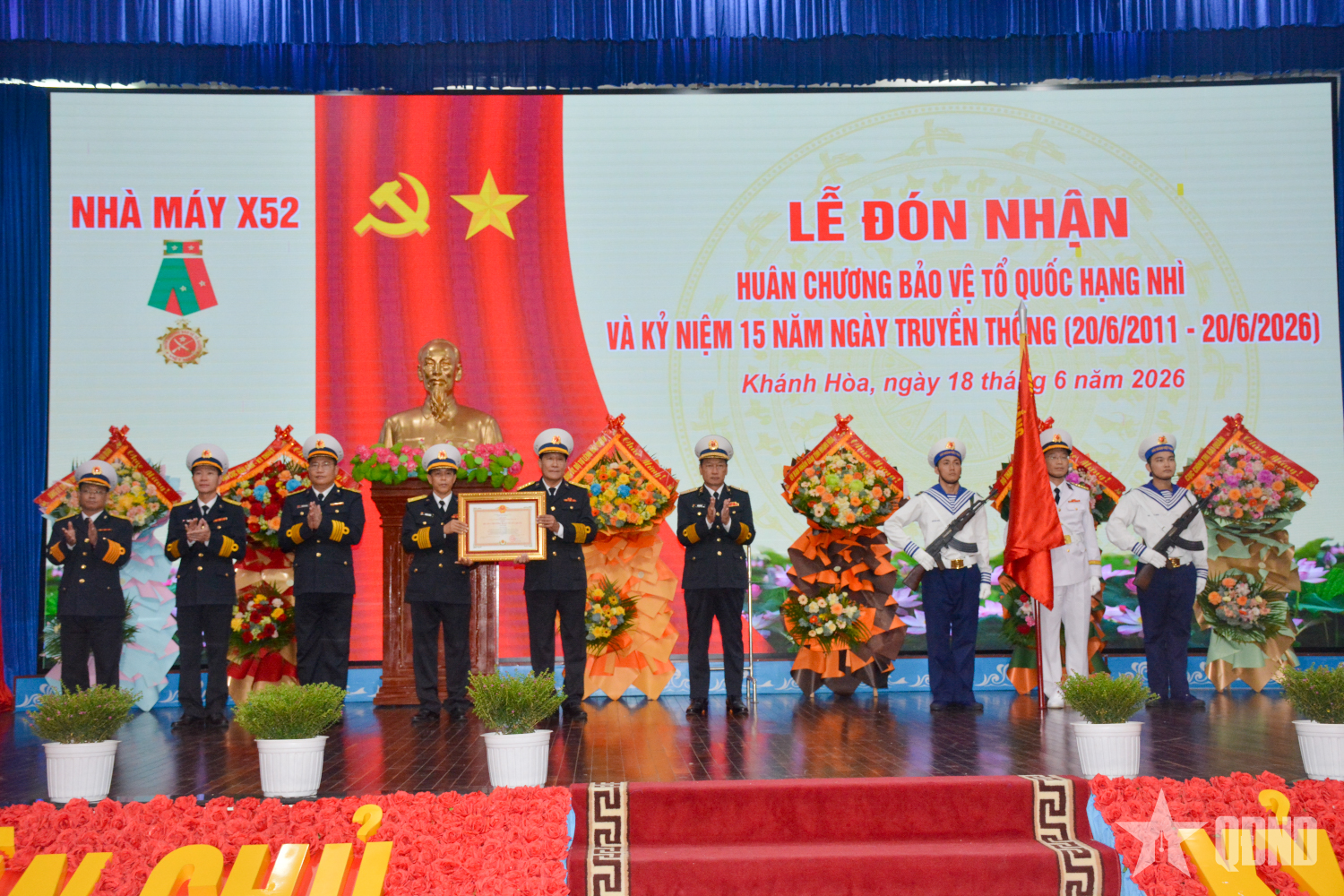 Nhà máy X52 đón nhận Huân chương Bảo vệ Tổ quốc hạng nhì
